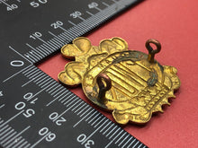 Charger l&#39;image dans la galerie, Genuine Army Canadian Princess of Wales&#39;s Own Regiment Cap Badge
