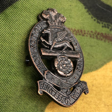 Charger l&#39;image dans la galerie, Original British Army Cap Badge - The Prince of Wales Royal Regiment - The Militaria Shop
