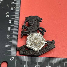 Charger l&#39;image dans la galerie, Genuine Yorkshire Regiment Beret Cap Badge - New Old Stock!
