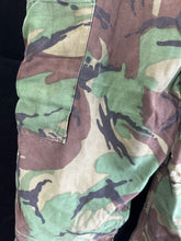 Lade das Bild in den Galerie-Viewer, Original British Army 1968 Pattern Combat DPM Trousers - 30&quot; Waist
