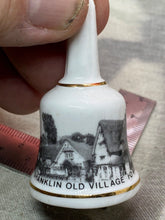 Lade das Bild in den Galerie-Viewer, Original Vintage Crested China Ware Bell - SHANKLIN - Isle of Wight
