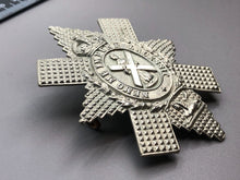 Lade das Bild in den Galerie-Viewer, Original WW2 British Army The Black Watch Scottish Cap Badge
