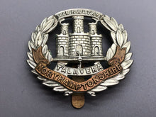 Lade das Bild in den Galerie-Viewer, Original British Army WW2 Cap Badge - Northamptonshire Regiment
