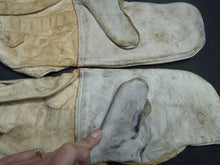 Load image into Gallery viewer, Original WW2 Pattern British Army White Camouflaged Gloves / Gunners Mittens
