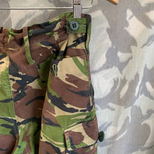 Lade das Bild in den Galerie-Viewer, Geuine British Army DPM Camouflaged Combat Trousers - 80/76/92
