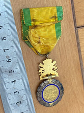 Load image into Gallery viewer, Original French &quot;Medaille Militaire&quot; / Republic Francaise 1870 / Bronze Medal
