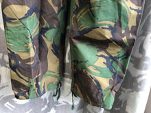 Lade das Bild in den Galerie-Viewer, Genuine British Army DPM Camouflage Waterproof Trousers - Leg 70cm Waist 80cm
