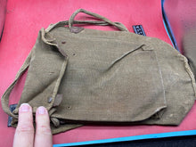 Charger l&#39;image dans la galerie, Original WW2 Italian Army T35 Gas Mask Bag with Shoulder Strap
