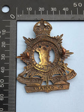 Load image into Gallery viewer, Genuine WW2 Royal Regiment of Canada Cap Badge - Kings Crown
