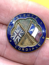 Load image into Gallery viewer, Original British Entente Cordiale Commemorative Victory Badge with Flags
