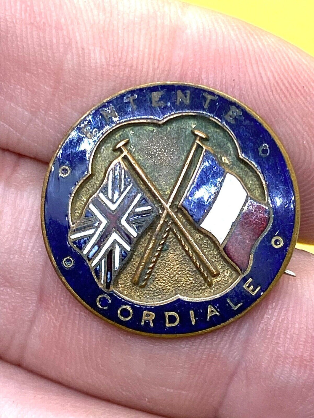 Original British Entente Cordiale Commemorative Victory Badge with Flags