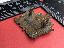 Load image into Gallery viewer, Original WW1/WW2 Canadian Army Canada General Service Cap Badge
