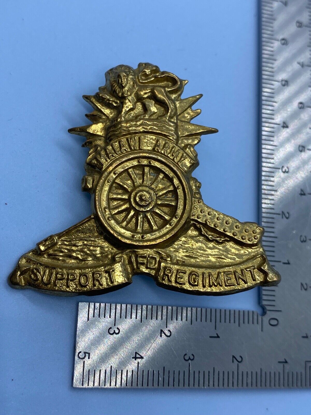 Original British Army / Malawi Artillery Support Regiment Cap Badge - The Militaria Shop