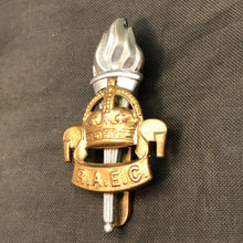 Charger l&#39;image dans la galerie, Original British Army Cap/Beret Badge - Royal Army Education Corps RAEC - The Militaria Shop
