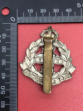 Charger l&#39;image dans la galerie, Original WW2 British Army Cap Badge - East Lancashire Regiment
