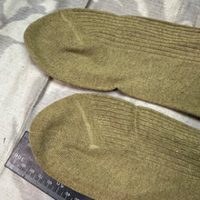 Lade das Bild in den Galerie-Viewer, Originale, khakifarbene Wollsocken für Offiziere der Britischen Armee aus dem 2. Weltkrieg, neu und aus altem Lagerbestand, verschiedene Größen 
