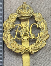 Load image into Gallery viewer, Original WW2 British Army Royal Armoured Corps Cap Badge
