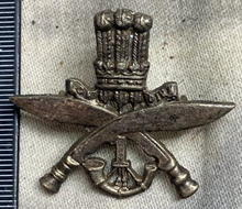 Lade das Bild in den Galerie-Viewer, Original WW2 British Army 1st Gorkha Rifles (The Malaun Regiment) Cap Badge
