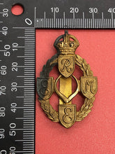 Charger l&#39;image dans la galerie, Original WW2 British Army REME Royal Electrical Mechanical Engineers Cap Badge
