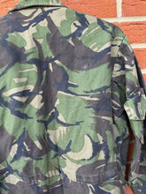 Load image into Gallery viewer, Genuine British Army DPM Camouflaged Combat Smock Jacket - Size 170/96
