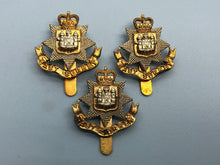 Charger l&#39;image dans la galerie, Genuine British Army East Surrey Regiment Cap Badge
