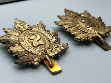 Load image into Gallery viewer, Genuine Canadian Army 2nd Queen&#39;s Own Rifles of Canada Cap Badge
