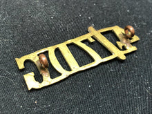 Load image into Gallery viewer, Original WW2 British Army Brass Shoulder Title - 4th 7th Dragoon Guards - The Militaria Shop
