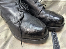 Charger l&#39;image dans la galerie, Genuine British Army Hobnailed Combat Boots - Size 12 L
