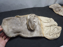 Load image into Gallery viewer, Original WW2 Pattern British Army White Camouflaged Gloves / Gunners Mittens
