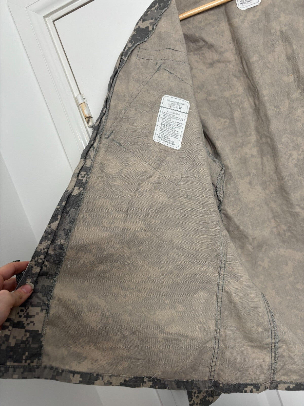 Surplus US Army ACU Combat Uniform Jacket -Size Medium-Regular - The Militaria Shop