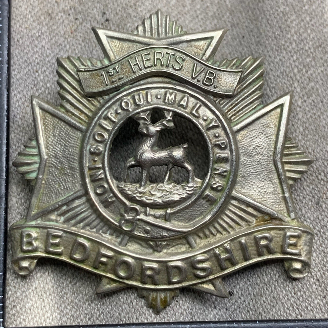 Original WW1 British Army 1st Herts Volunteer Bedfordshire Regiment Cap Badge