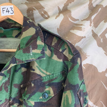 Lade das Bild in den Galerie-Viewer, Genuine British Army Smock Combat Jungle DPM Camouflage - Size 160/104
