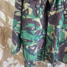 Lade das Bild in den Galerie-Viewer, Genuine British Army Smock Combat Jungle DPM Camouflage - Size 160/104
