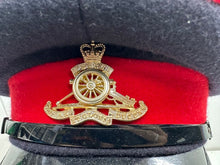 Lade das Bild in den Galerie-Viewer, Genuine British Army Peaked Cap - Royal Artillery - Size 57cm - The Militaria Shop
