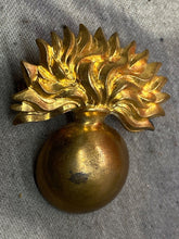 Load image into Gallery viewer, Original WW1 / WW2 British Army Grenadier Guards Cap / Collar Badge
