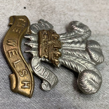 Lade das Bild in den Galerie-Viewer, Original WW2 British Army Welch Regiment Cap Badge
