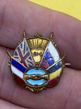 Load image into Gallery viewer, Original British Army 1914 Commemorative Victory Badge with Flags
