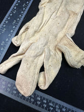 Load image into Gallery viewer, Original RAF Royal Air Force Chamois Inner Flying Gloves - WW2 Pattern
