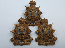 Charger l&#39;image dans la galerie, Genuine WW2 Royal Regiment of Canada Cap Badge - Kings Crown
