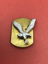 Load image into Gallery viewer, Gneuine British Army Collar Badge - Army Air Corps
