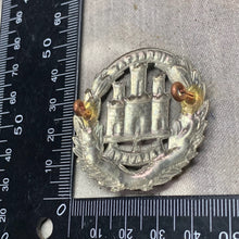 Charger l&#39;image dans la galerie, Original WW2 British Army Northamptonshire Regiment Cap Badge
