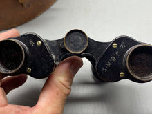 Lade das Bild in den Galerie-Viewer, Original WW1 / WW2 British Army Binoculars in Case. London Maker &amp; WD Marked
