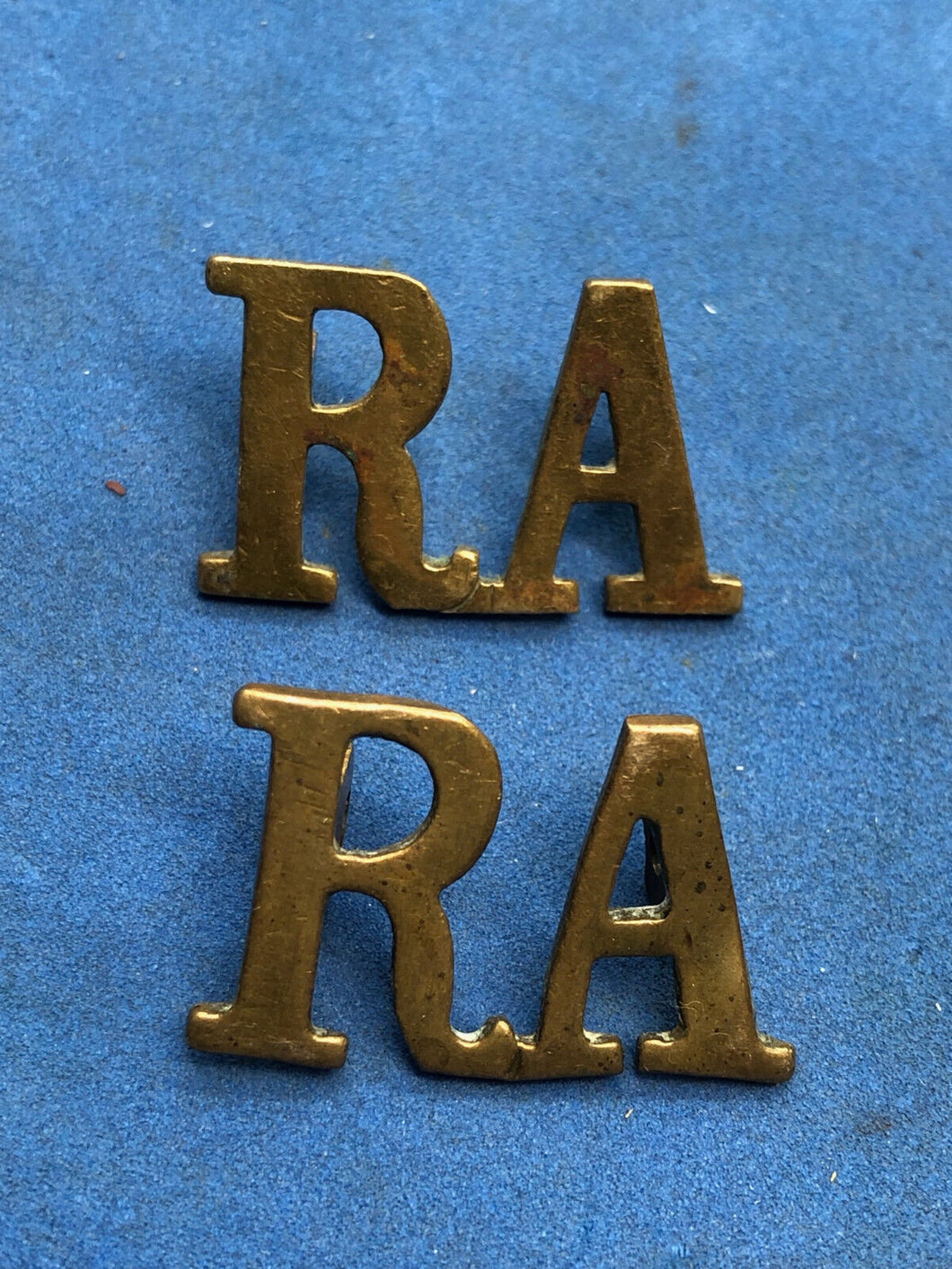 Original WW1 / WW2 British Army Royal Artillery RA Brass Shoulder Titles Pair