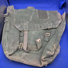 Lade das Bild in den Galerie-Viewer, Original WW2 British Army 37 Pattern Small Pack
