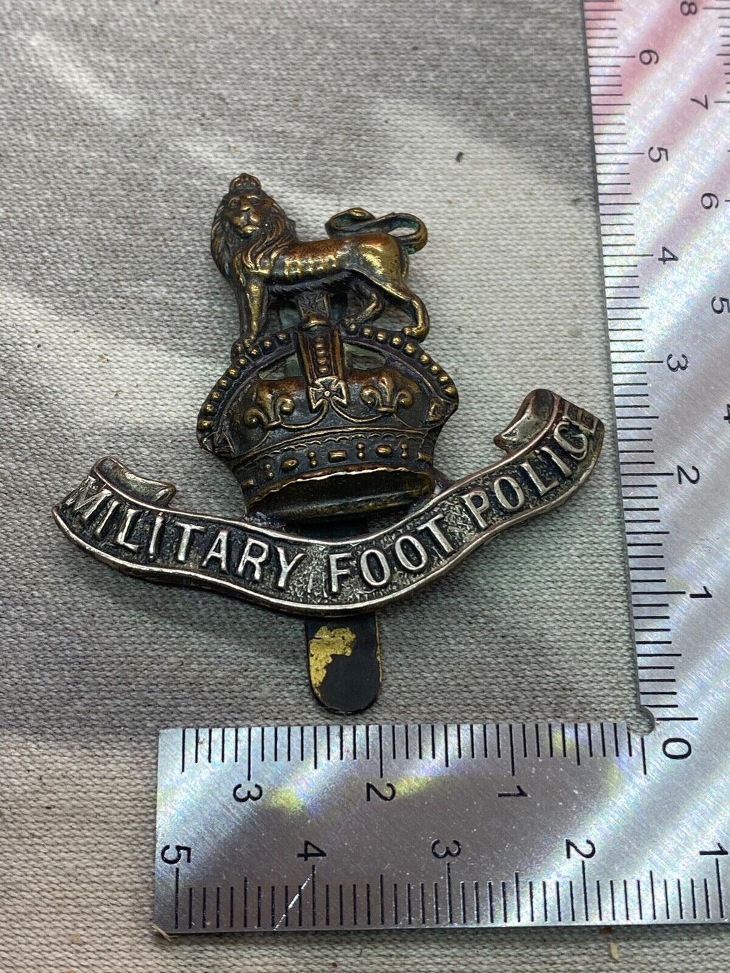 Original WW1 British Army Military Foot Police Regiment Cap Badge