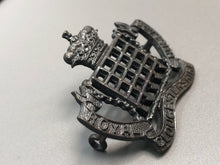 Lade das Bild in den Galerie-Viewer, Original WW1 British Army Royal Gloucestershire Hussars Cap Badge
