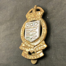 Charger l&#39;image dans la galerie, Original British Army Cap/Beret Badge - Royal Army Ordnance Corps RAOC - The Militaria Shop
