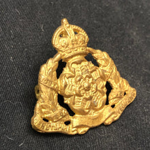 Load image into Gallery viewer, Original WW2 British Army Cap Badge - Derbyshire Yeomanry - The Militaria Shop
