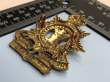 Load image into Gallery viewer, Genuine WW2 Royal Regiment of Canada Cap Badge - Kings Crown
