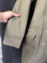 Charger l&#39;image dans la galerie, Original WW2 British Army Soldiers Greatcoat - 38&quot; Chest
